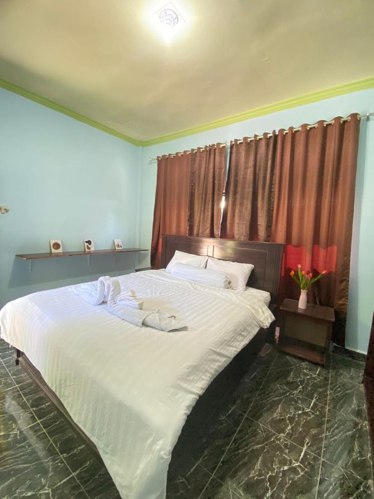 Kurnia Family Homestay & Restaurant! Huu Zewnętrze zdjęcie