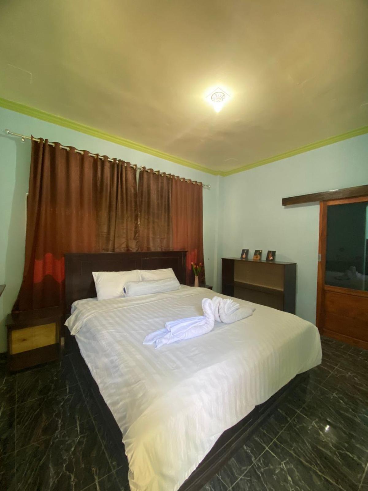 Kurnia Family Homestay & Restaurant! Huu Zewnętrze zdjęcie