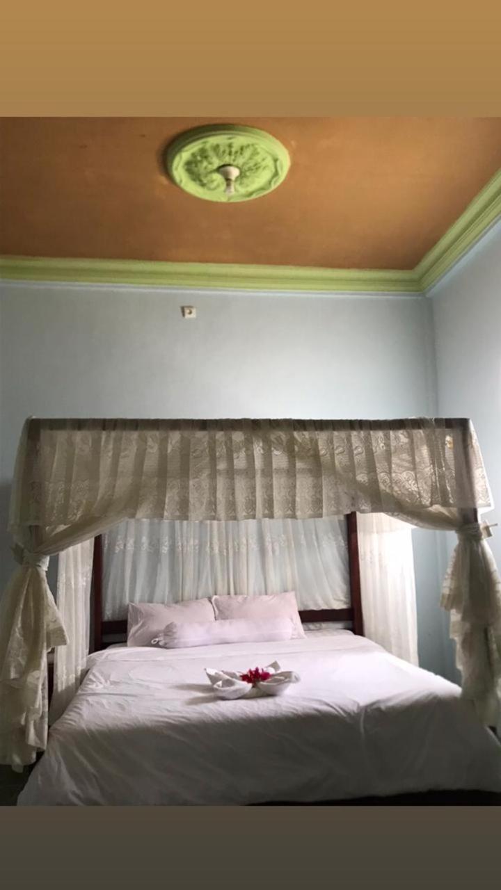 Kurnia Family Homestay & Restaurant! Huu Zewnętrze zdjęcie